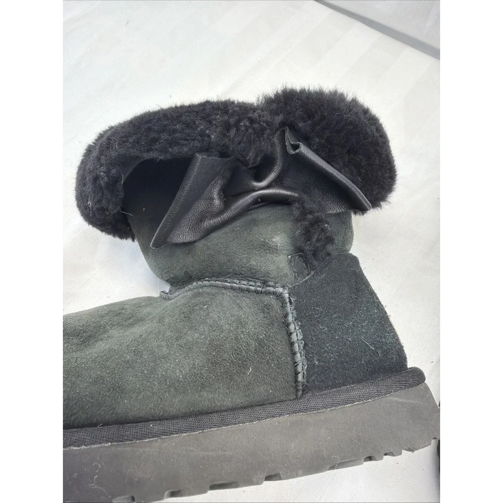 UGG Australia Black Suede Sheepskin Fur Fold‎ Over Boots Womens Size 9